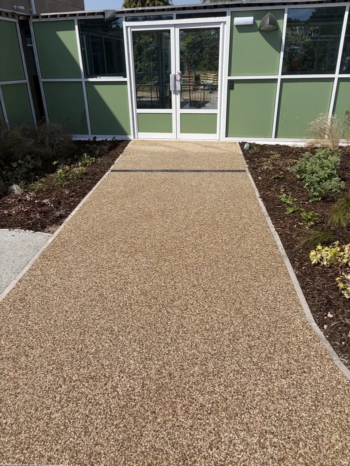 Golden resin bound entrance path to a school, by A&P Resin