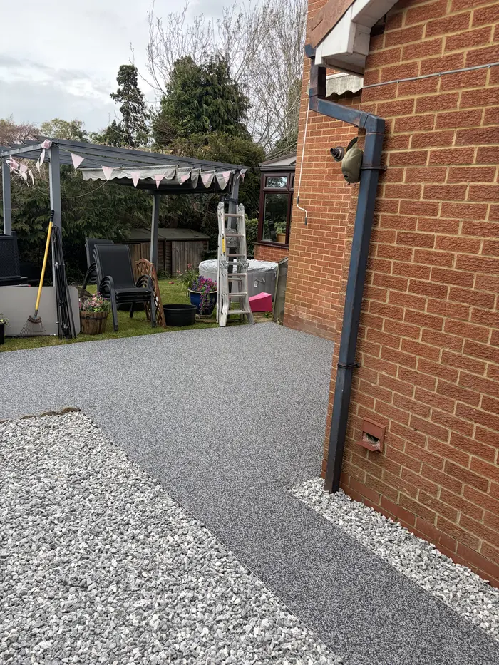 Grey resin bound patio with gravel edging and outdoor lighting, by A&P Resin